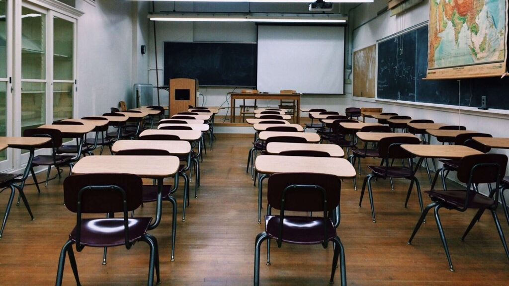 picture of a clean school classroom